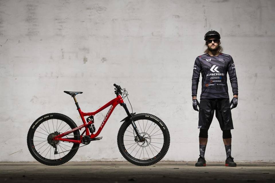 Robert Piekara és a KROSS New Moon 3.0 Enduro MTB