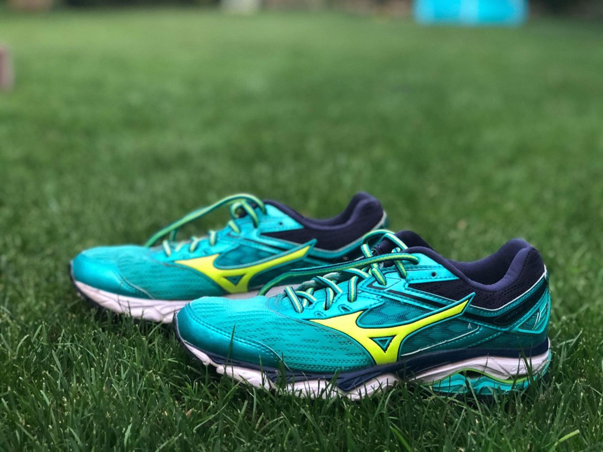 Mizuno Wave Ultima