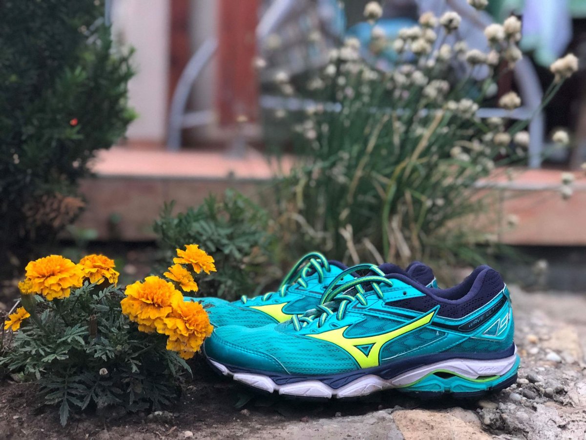 Mizuno Wave Ultima