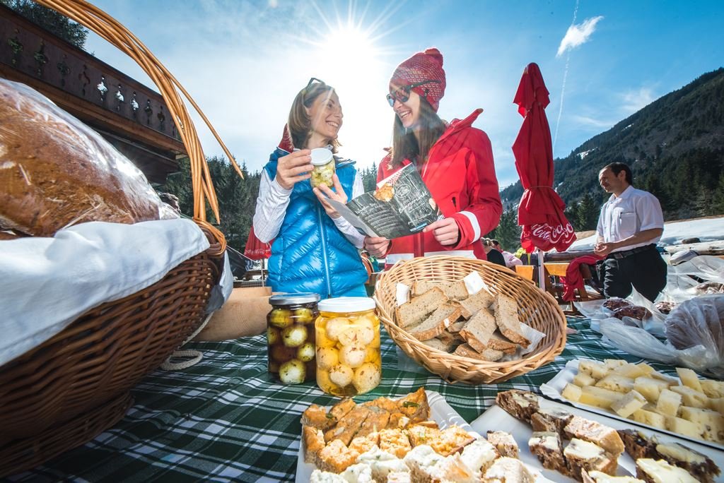 Az Alpok legmagasabban fekvő termelői piaca Forrás: Ski-amadé-Bauernmarkt-03