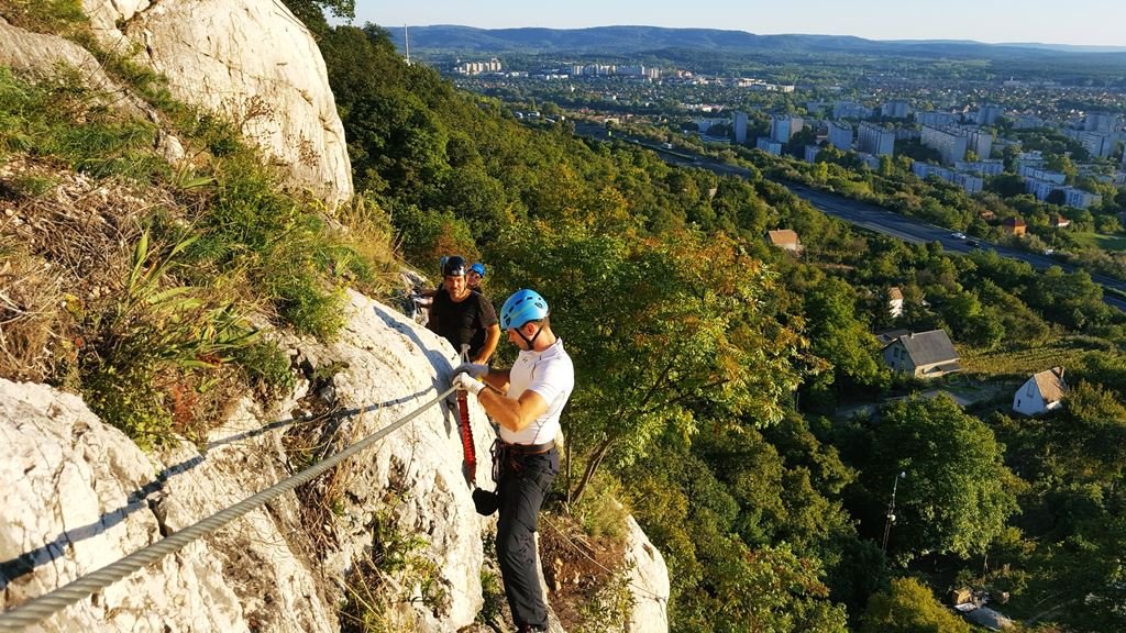 Panoráma a Kő-hegy sziklafaláról