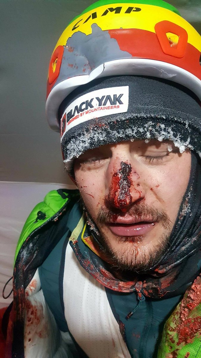 Adam Bieleckit zuhanó kő találta el a K2 Baszk-útján