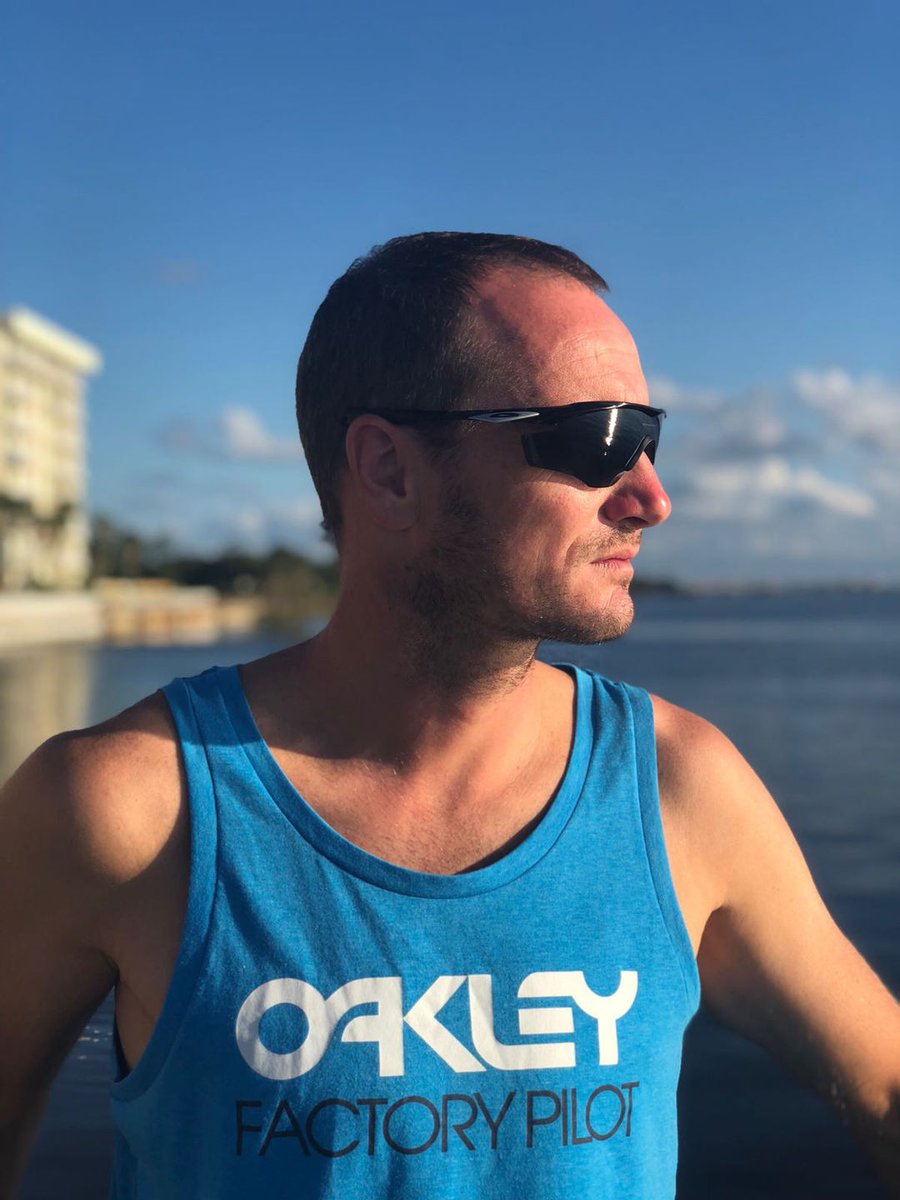 Oakley M-frame