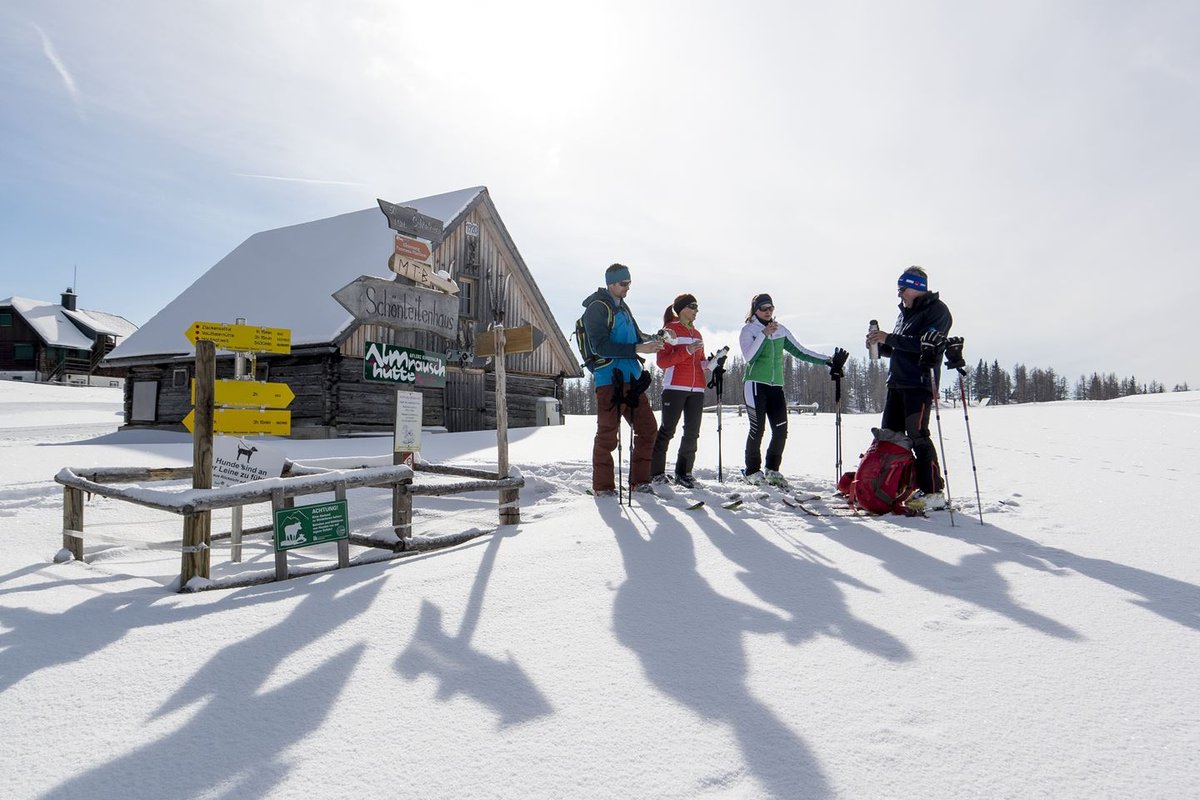 Indulás vezetővel a sítúrára az Almrauschhütte elől Forrás: TRV HOCHsteiermark (c) Tom Lamm