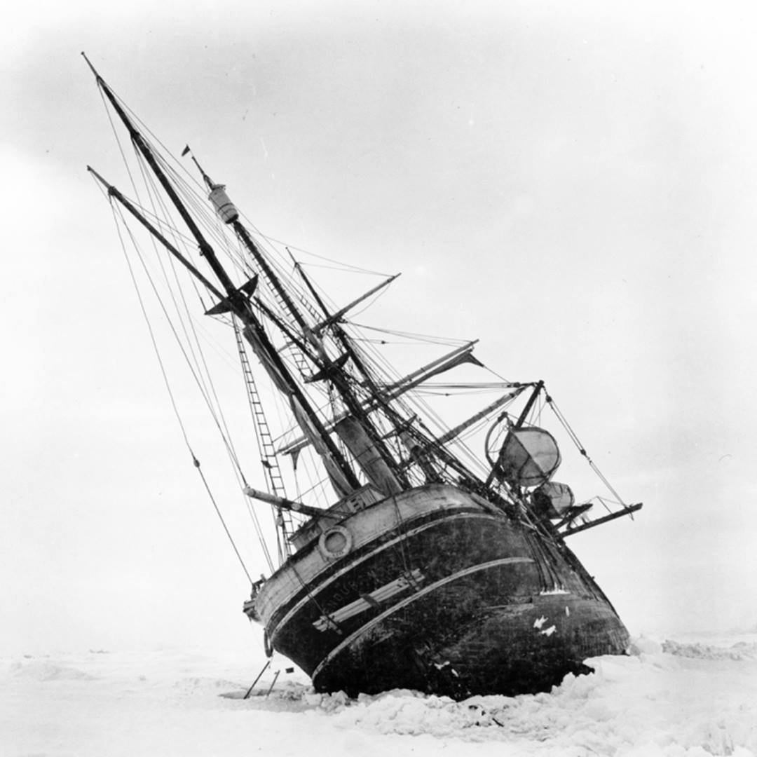 Ernest Shackleton hajója, az Endurance a jég fogságában, mielőtt elsüllyedt volna Forrás: Shackleton London Facebook