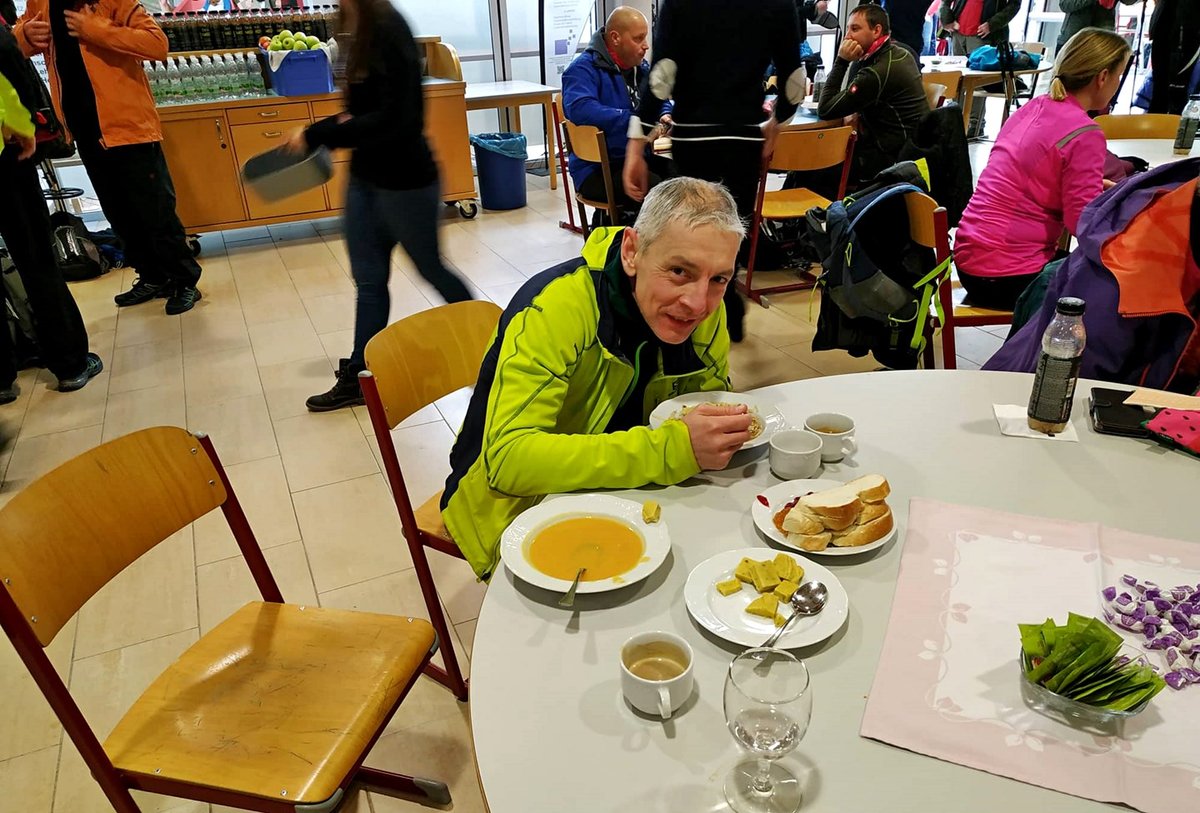 Jó forró leves a Neusiedl am See frissítőponton Forrás: Rausz Péter