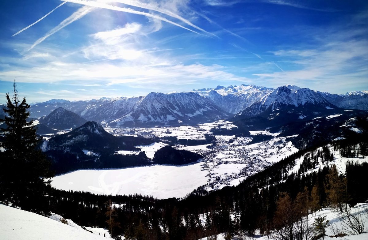 A Loser hegyről nézve alattunk az Altausseer See, Altaussee, a háttérben pedig maga a Dachstein