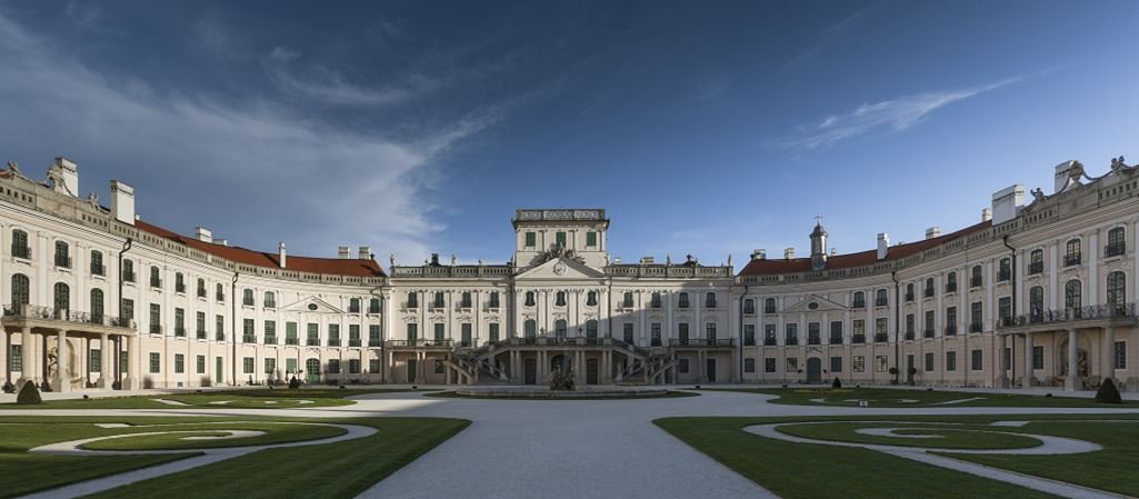 Esterházy-Kastély Fertőd Forrás: http:/www.eszterhaza.hu