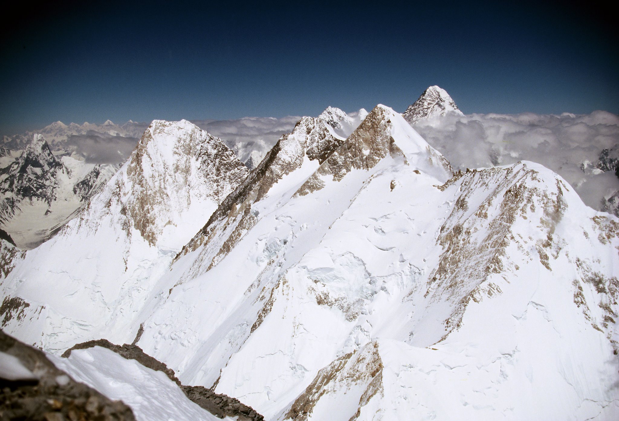 A Gasherbrum-csoport, mögötte a K2 Forrás: Krzysztof Wielicki: mój wybor Facebook