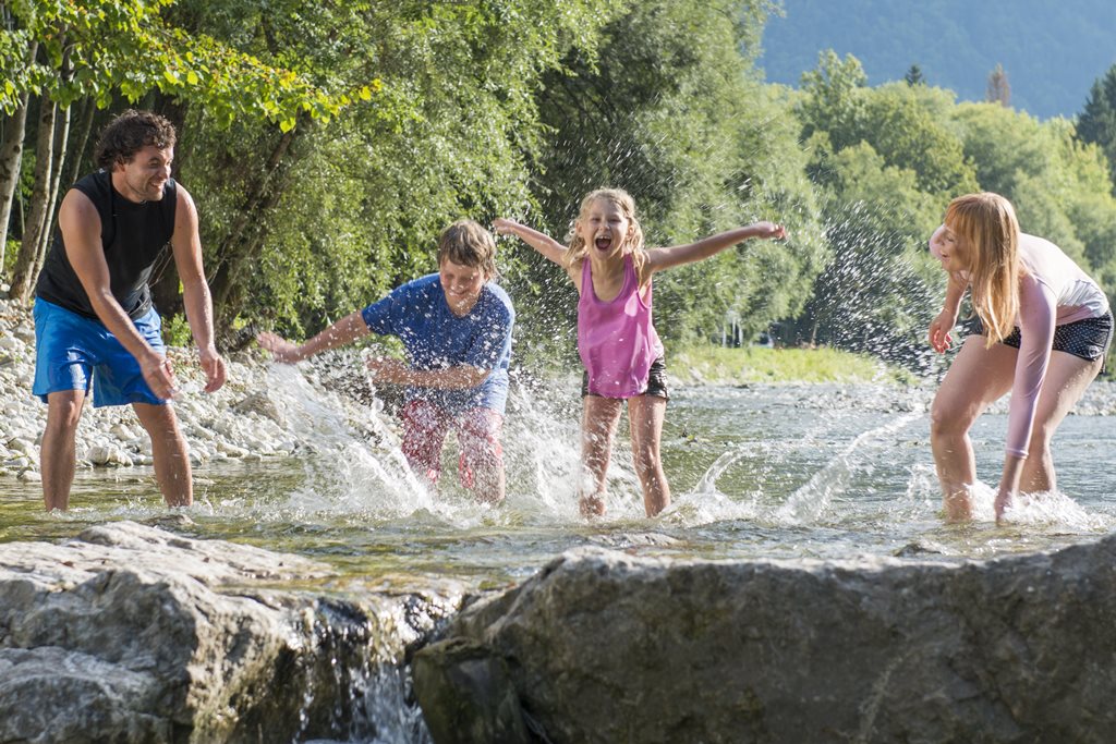 Hűsölés a Sava Bohinjkában Forrás: Turisticno Drustvo Bohinj