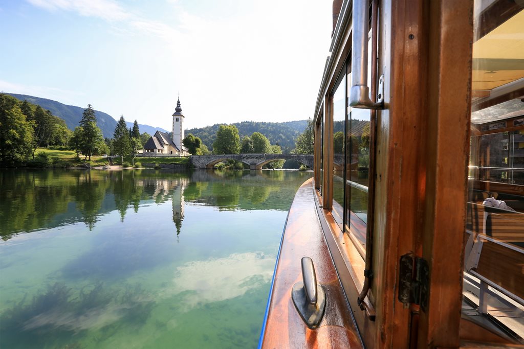 Hajókázás a Bohinji tavon Forrás: Turisticno Drustvo Bohinj