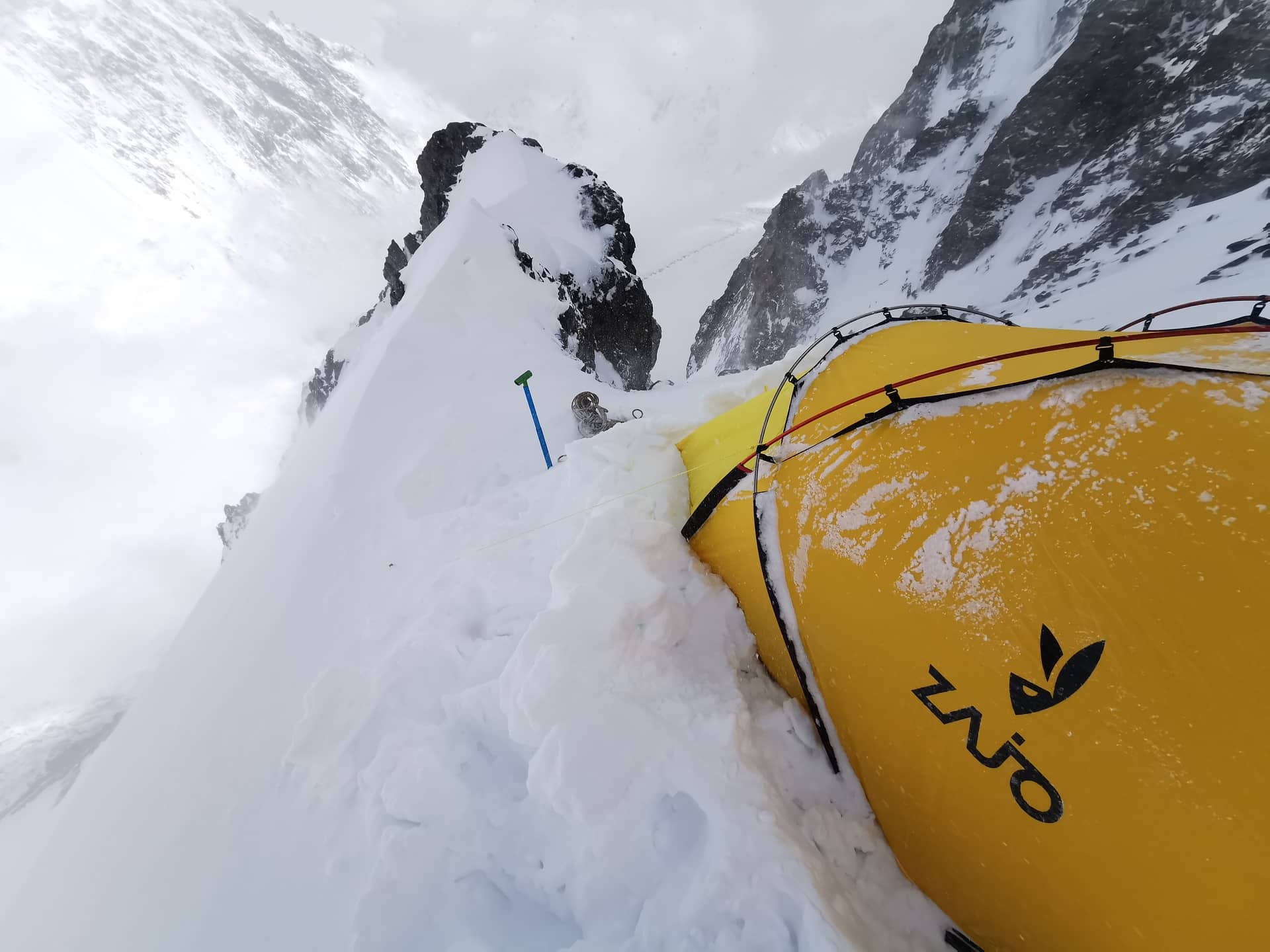 A Sasfészek: Szilárdék sátra az 1-es táborban, 6000 méteren Forrás: Magyar K2 expedíció 2019