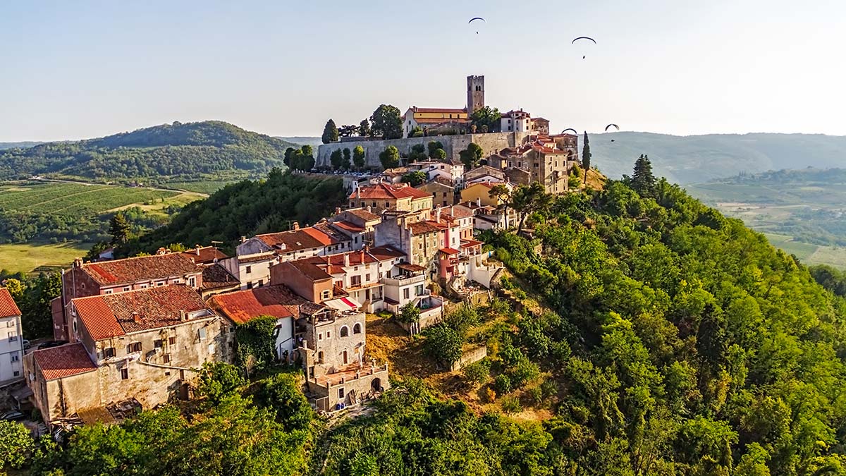 Motovun középkori városa Forrás: Turizmus.com