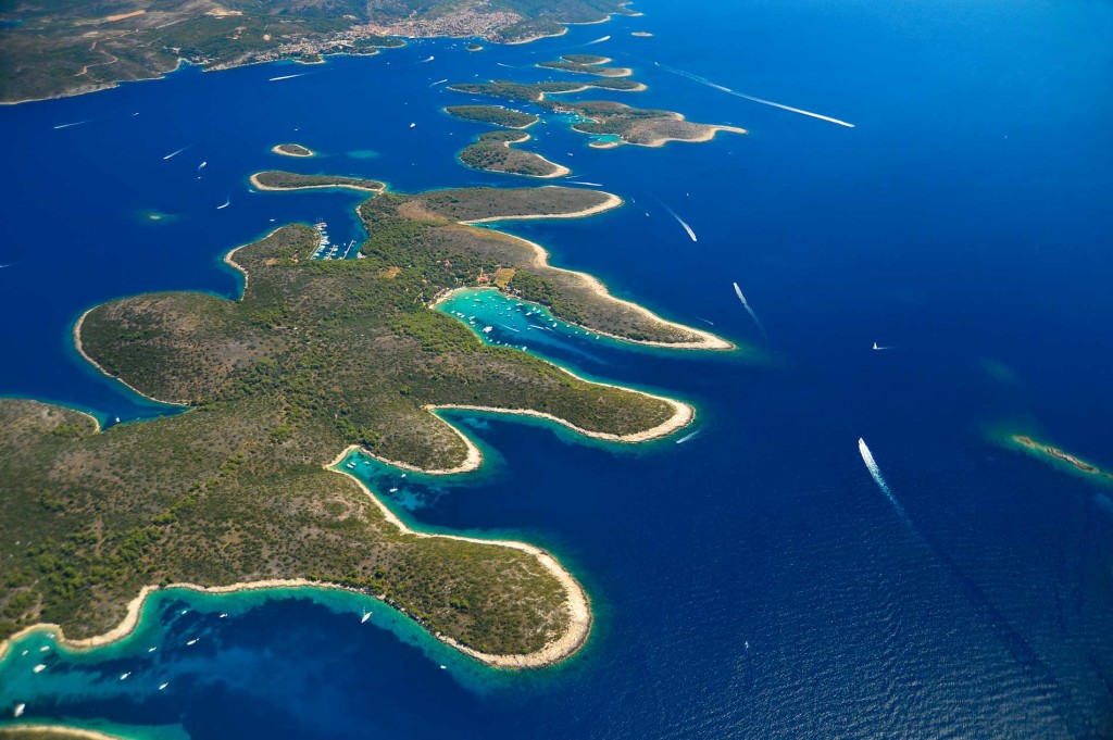 A Pakleni szigetcsoport Hvarnál Forrás: Turizmus.com
