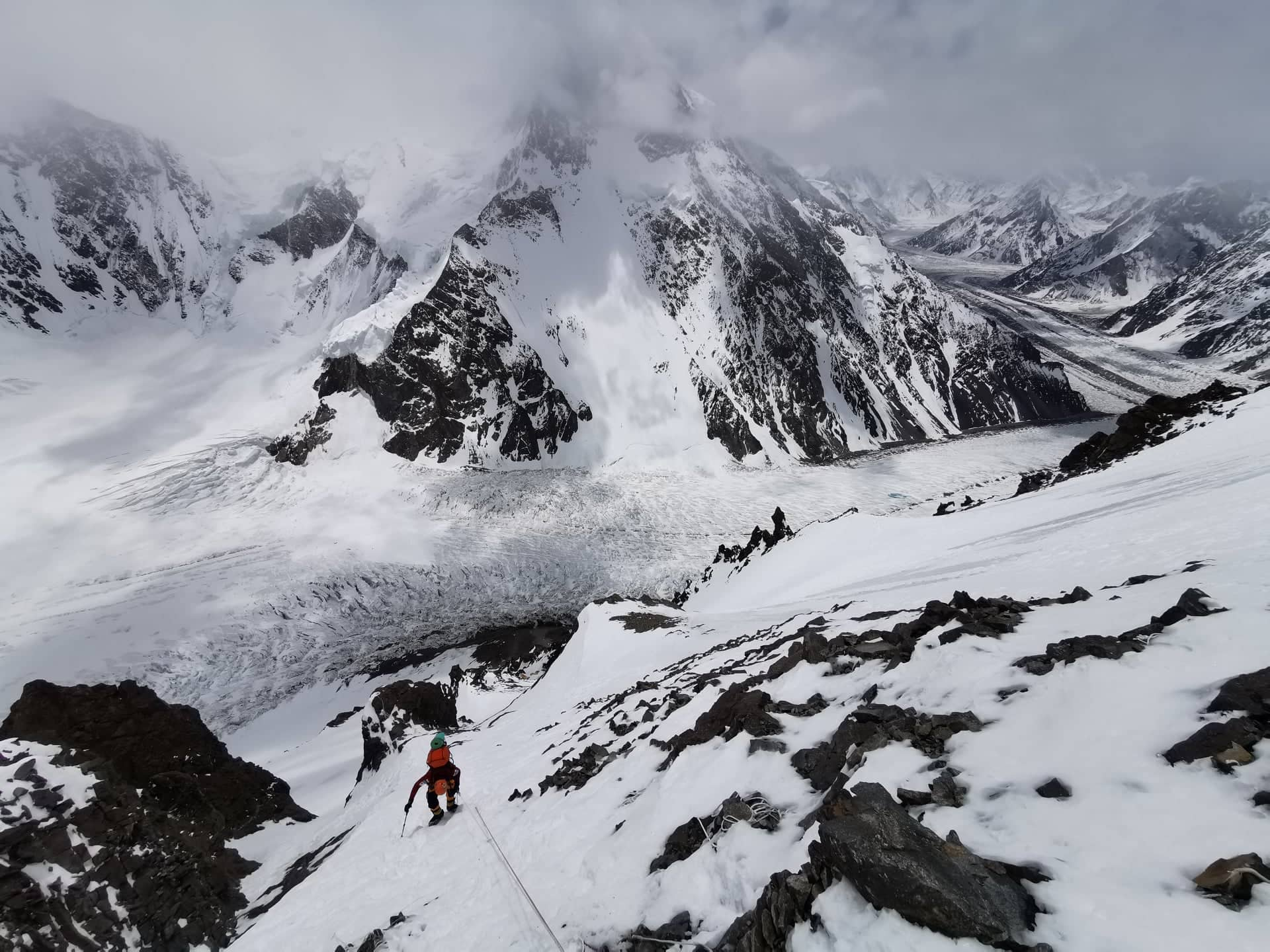 Mozgás a fix kötélen az Abruzzi-gerincen