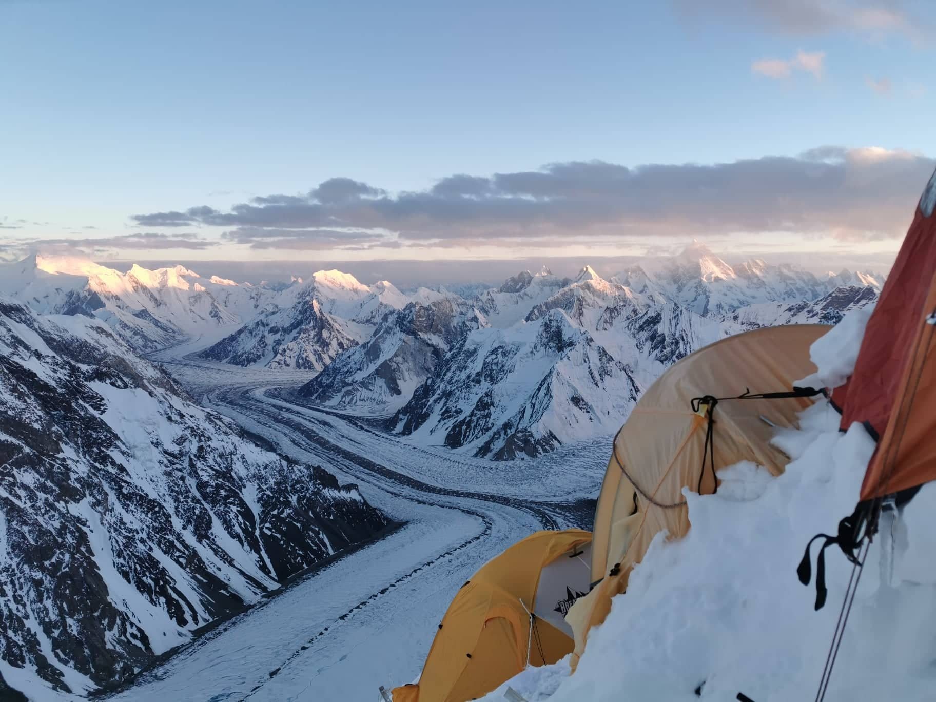 Sasfészek a K2 Abruzzi-gerincén Forrás: Eseményhorizont