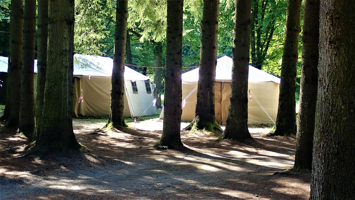 A Hubertlaki turistaház kiegészítő katonai sátorszállásai