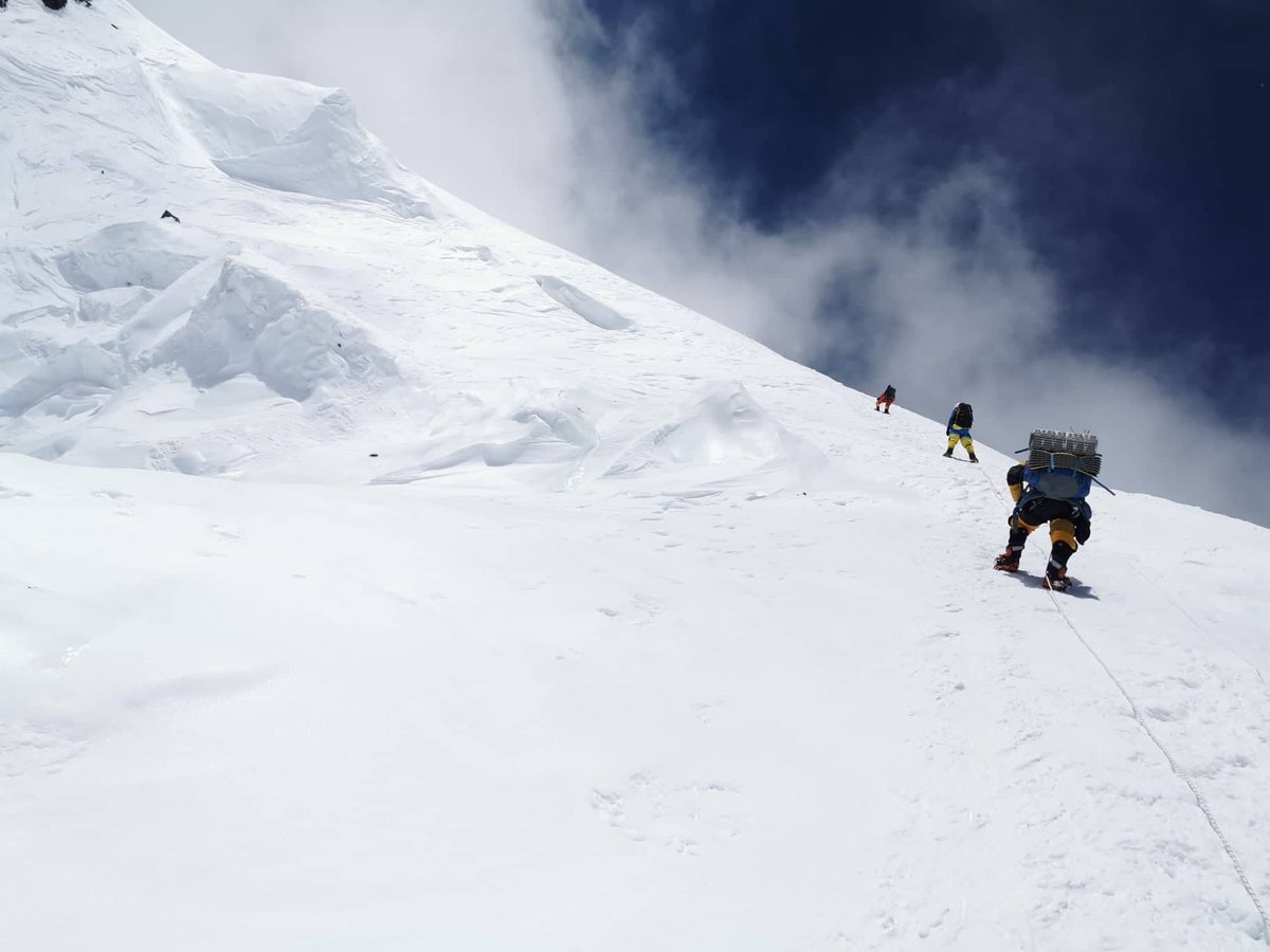 Meredeken felfelé Forrás: Magyar K2 Expedíció