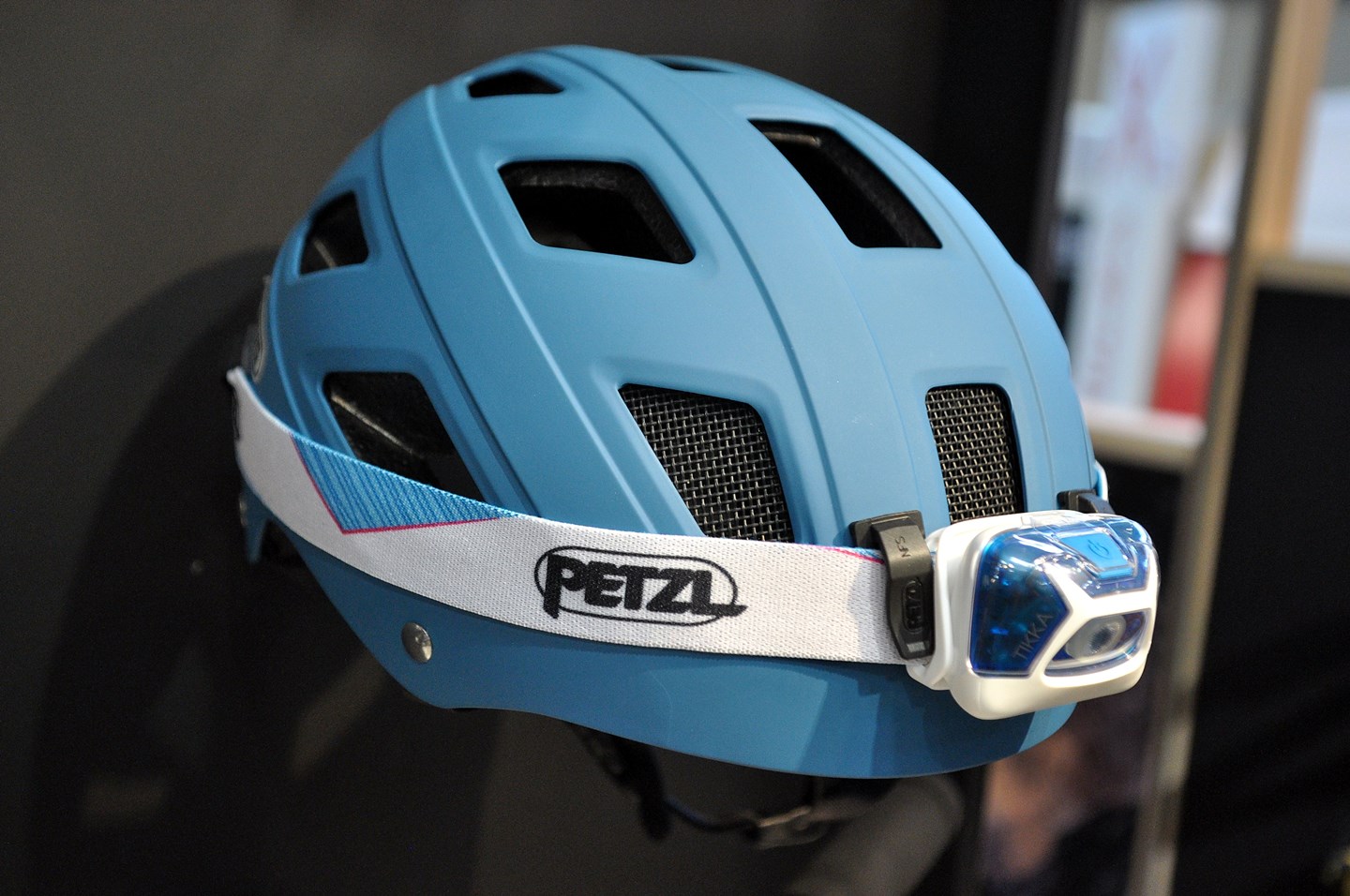 Petzl a sisakon