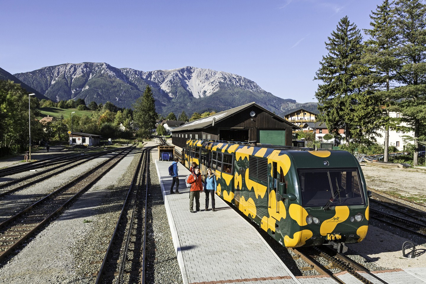 Schneebergbahn, völgyállomás Puchberg am Schneebergben