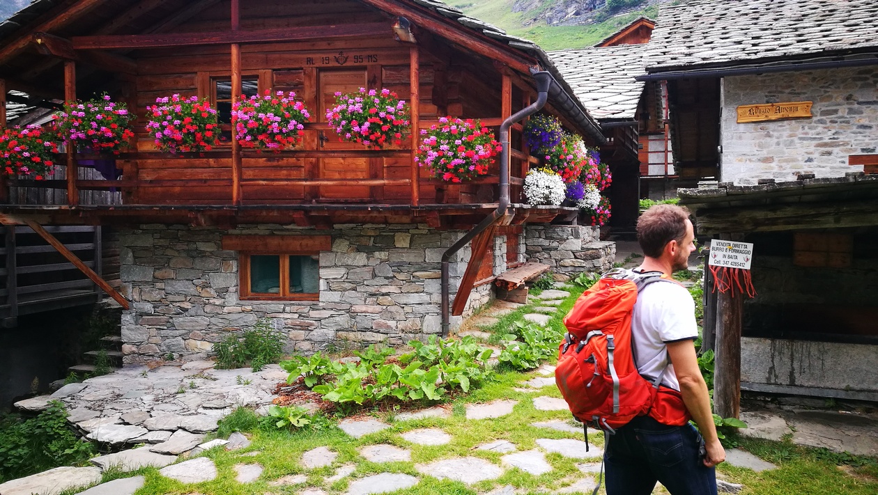 Egy évszázadot visszaugrunk az időben. Rifugio Alpenzu, kis Walser mesefalu