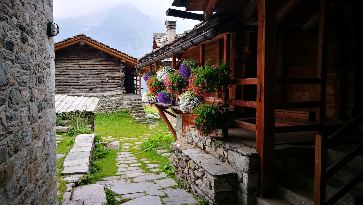 Egy évszázadot visszaugrunk az időben. Rifugio Alpenzu, kis Walser mesefalu