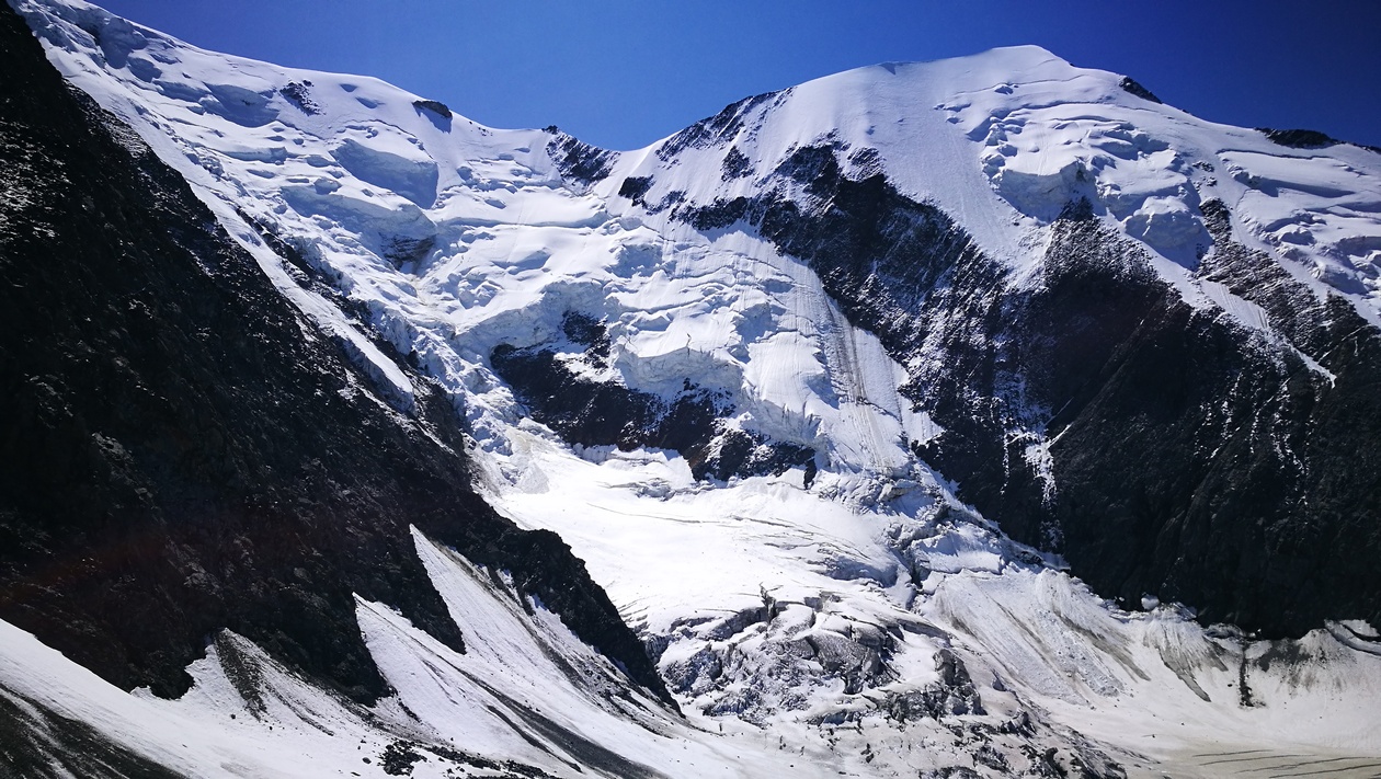 Az Aiguille du Bionnassay, és a hasonló nevű gleccser kezdete