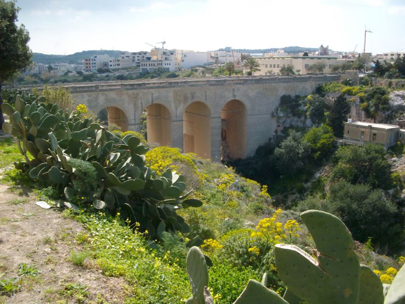 A Mostai erőd kőhídja Forrás: Victoria Lines Malta