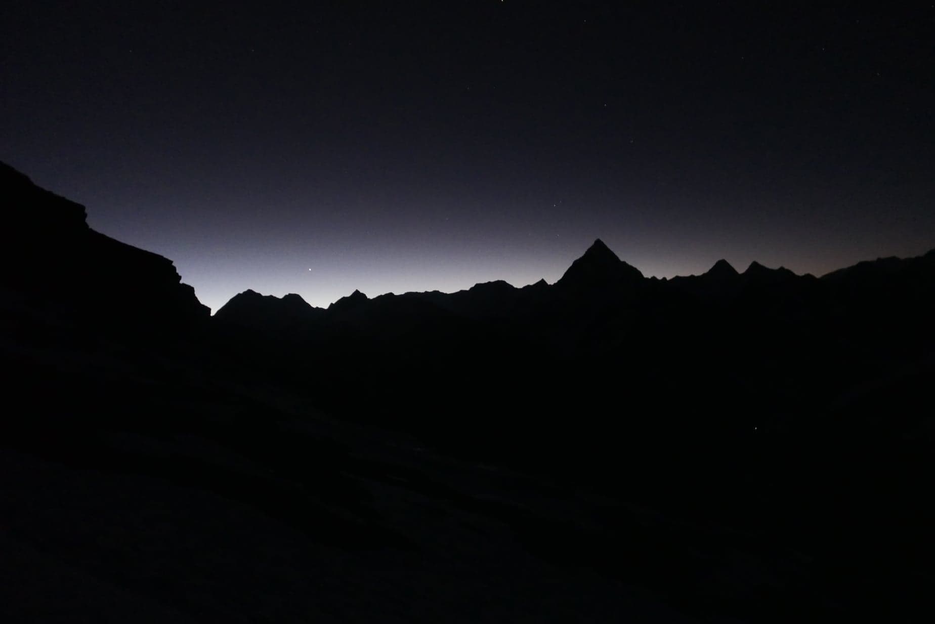 Hajnalodik a Himalája ormai felett Forrás: Szlankó Zoltán/METE