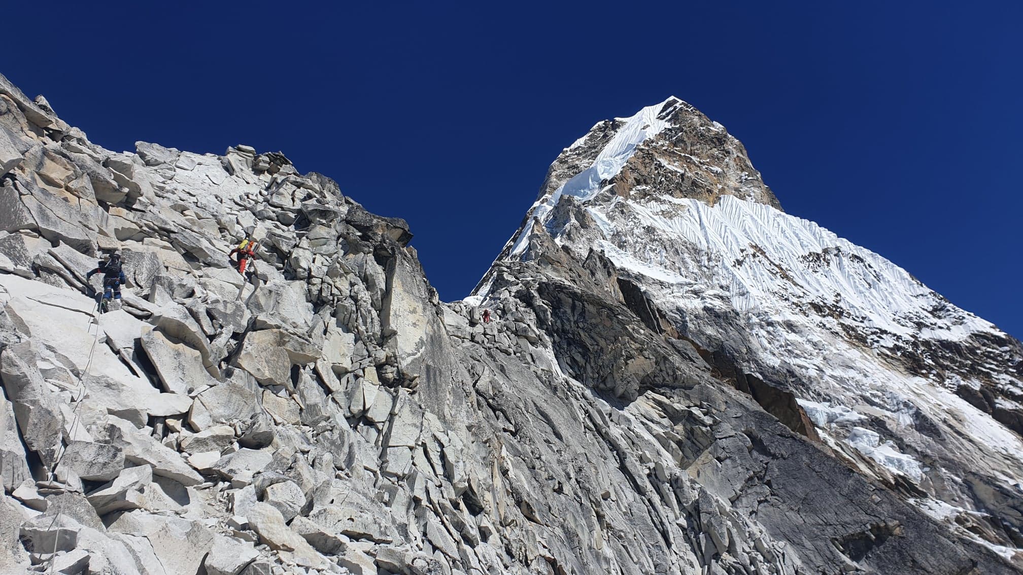 Az Ama Dablam normál útjának felső szakasza Forrás: Alex Goldfarb