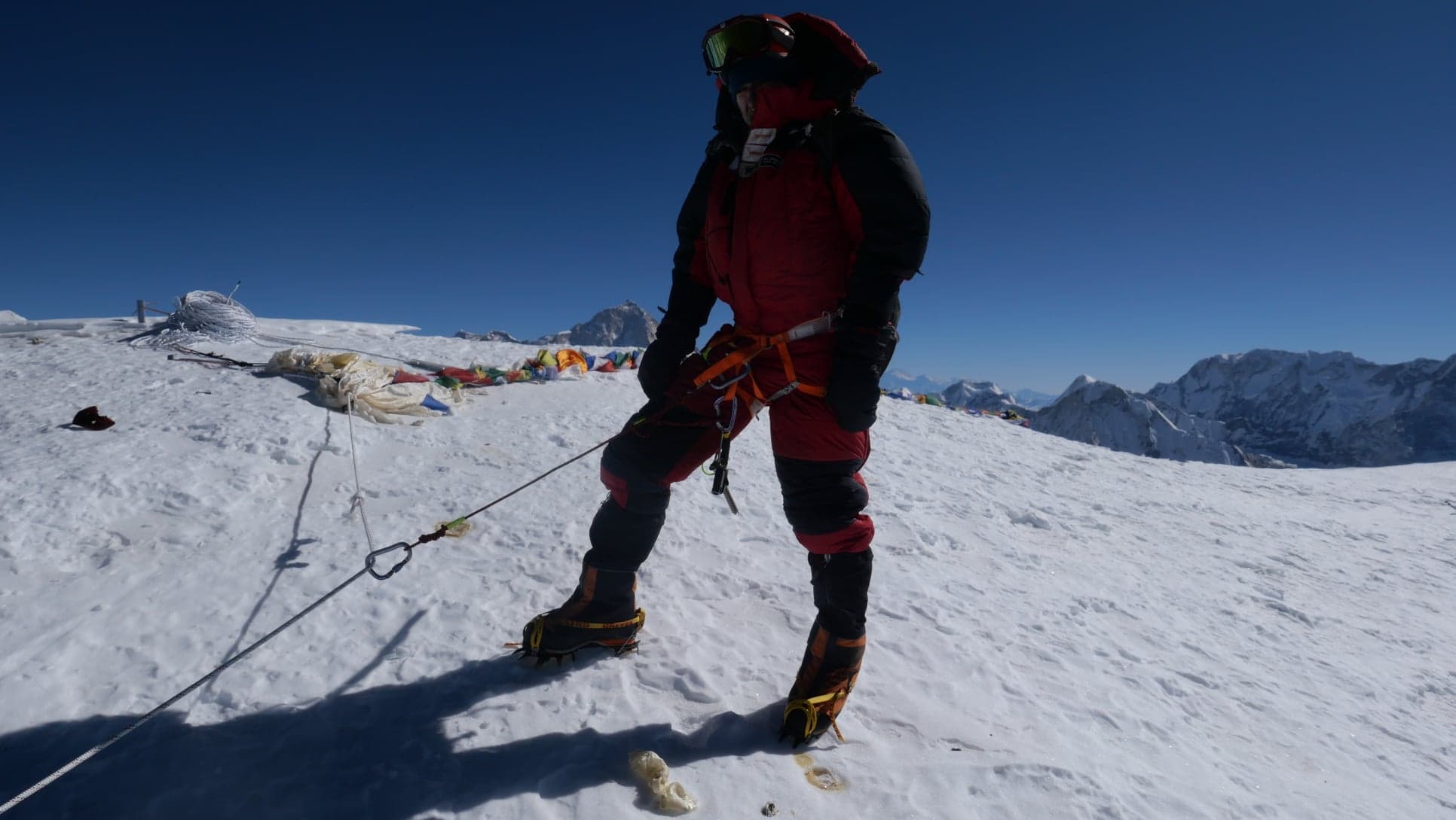 Pemba Oingdi Serpa az Ama Dablam csúcsán