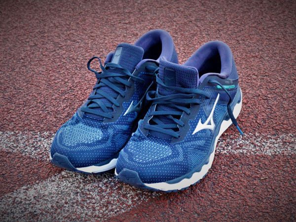 Mizuno Wave Horizon 4