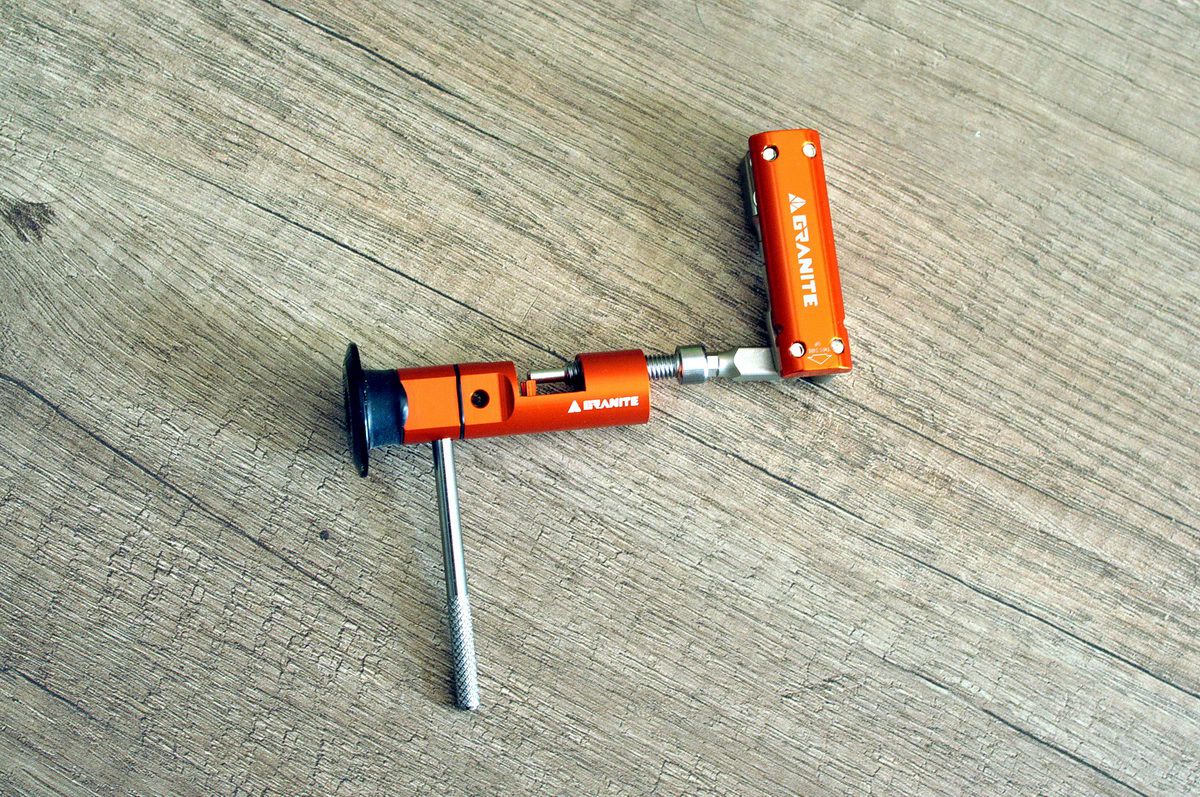 Szerszámok a bringádba rejtve - Granite Stash Tool System