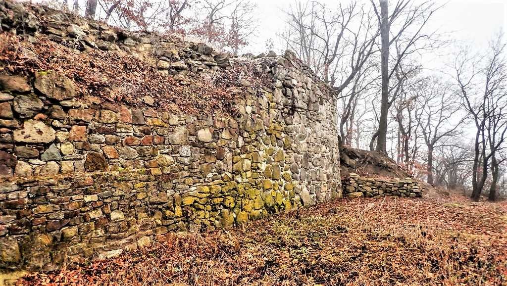 Cserépvár és a Mangó-tetői kaptárkövek nyomában