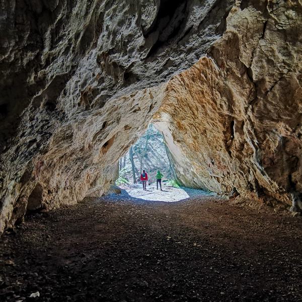 A Hámori-tó és a környék számtalan forrása és barlangja