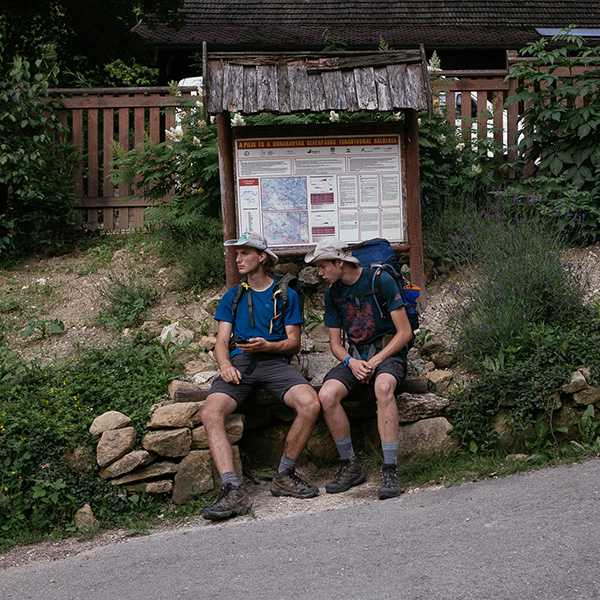 Kéktúra egyben: két tinédzser határterhelése