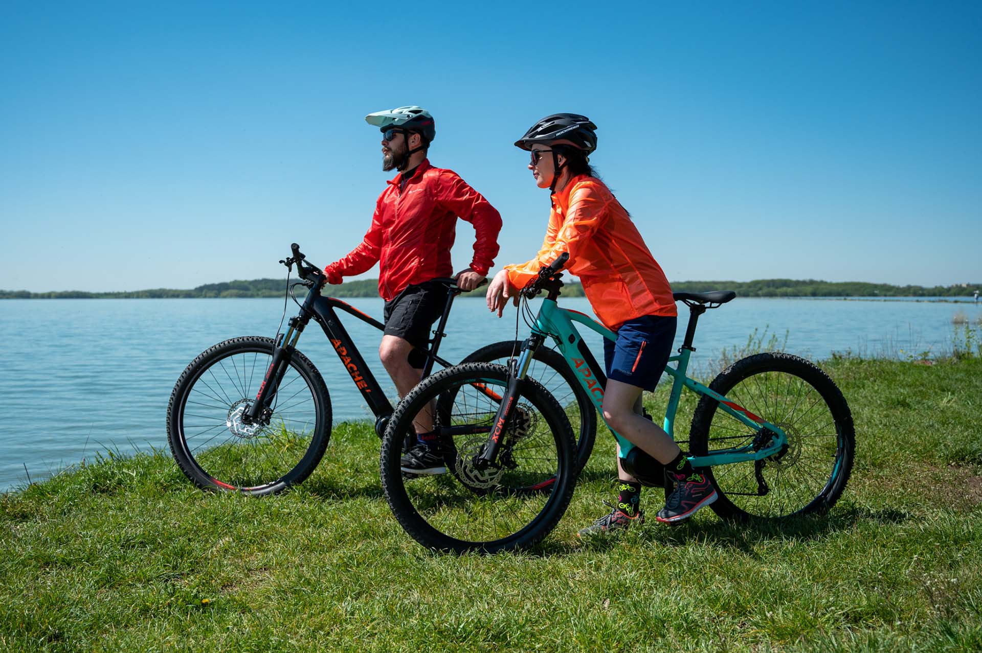 Egy cseh indián, aminek ki van mind a két kereke  Apache Bicycles-6