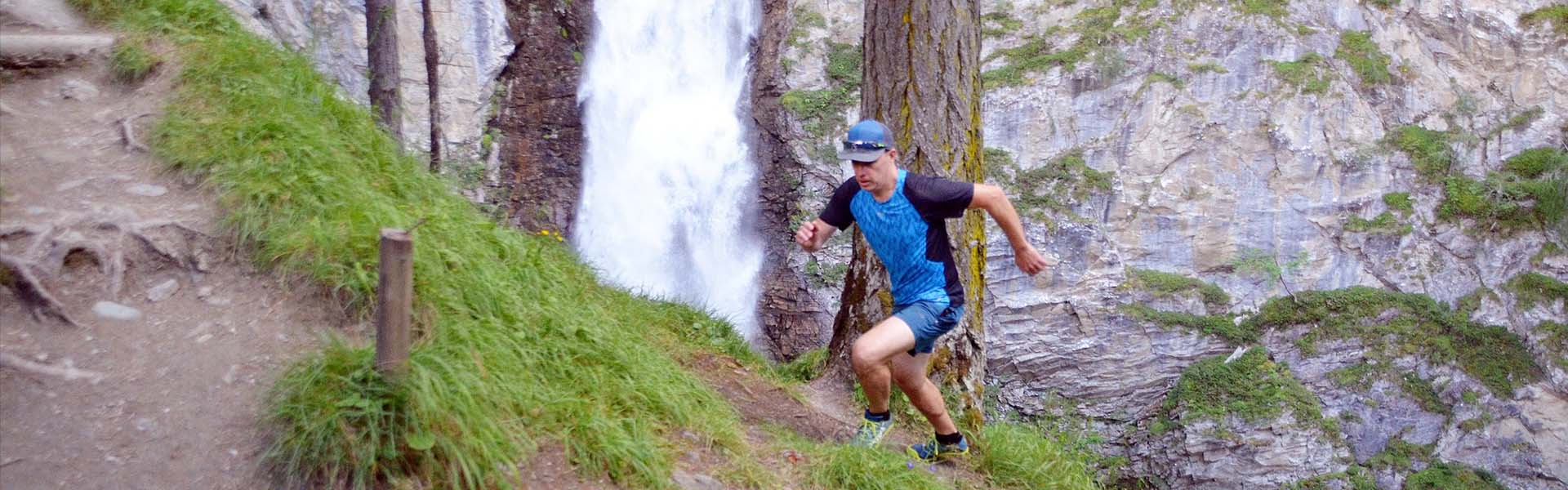 Emelkedőn futás technikája
