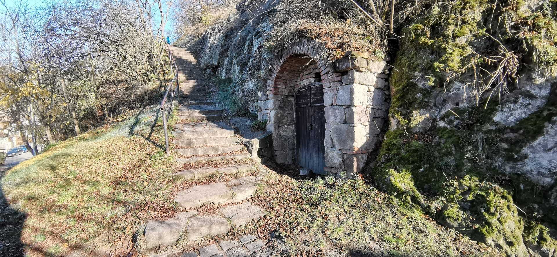 Zebegényi Julianus kör Remete-barlangi látogatással-1