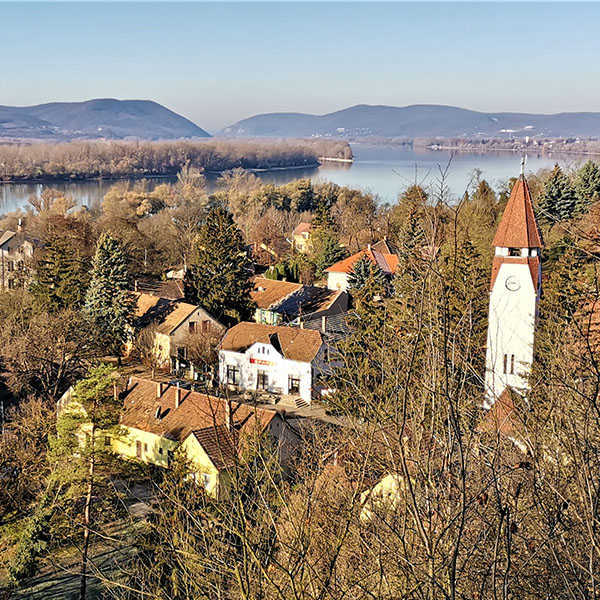 Zebegényi Julianus-kilátó túra Remete-barlangi látogatással