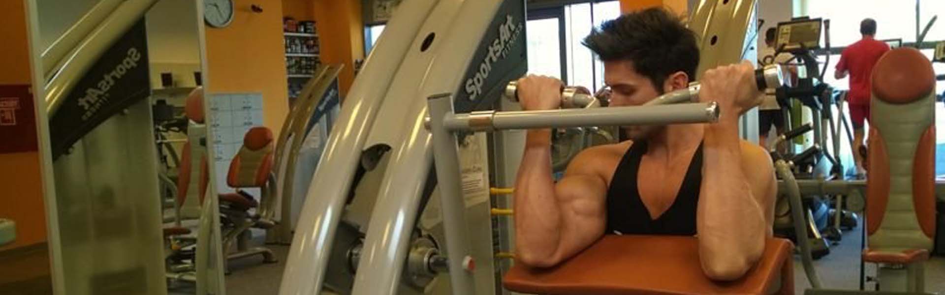 Bicepszhajlítás padon géppel mv_excercise_h1