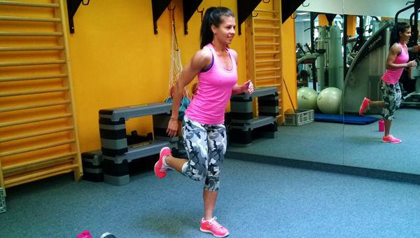 Helyben futás sarokemeléssel