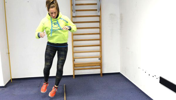 Páros lábbal oldalra ugrás