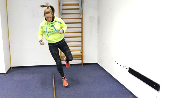 Egy lábon ugrás oldalra