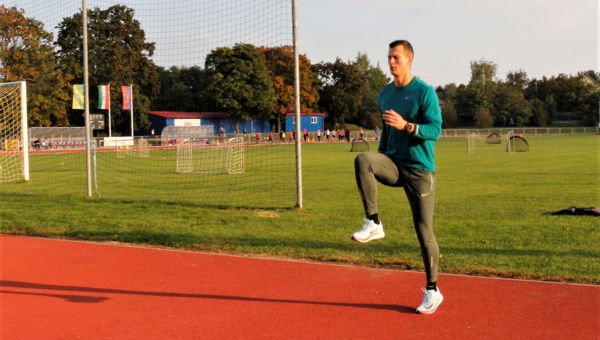 Futóiskola: Kánkán hajlított térddel (haladó)
