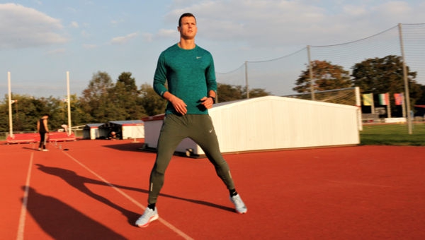 Futóiskola: Oldalazva szökdelés oldalváltással