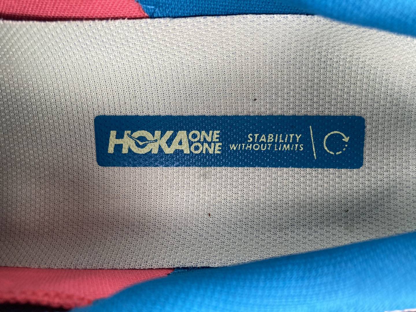 HOKA Arahi 5 futócipő teszt-3