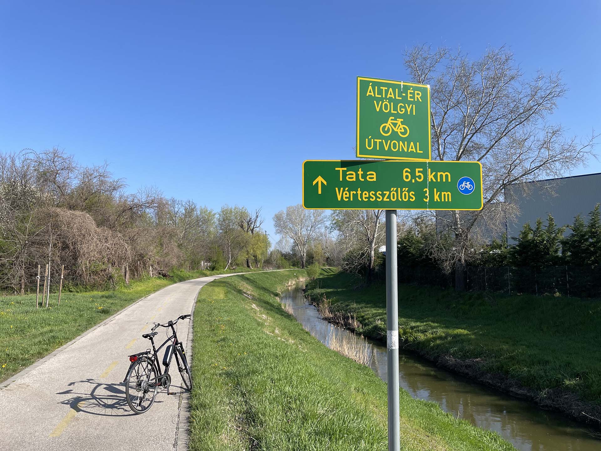 Tatabánya-Tata kerékpárral, az Által-ér menti kerékpárúton-2