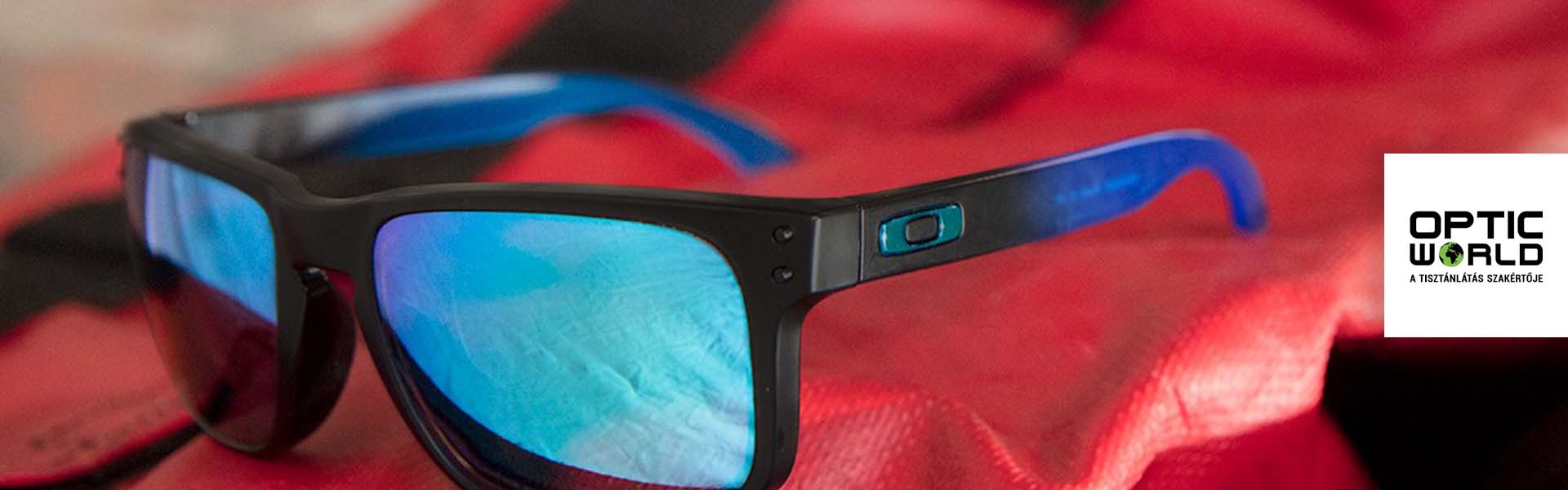 Nyerj Oakley Holbrook napszemüveget!