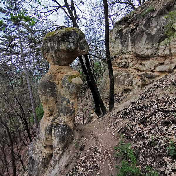 A Morgó-gödör és a Kőleány esete